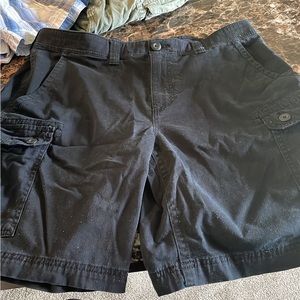 Men’s black cargo shorts